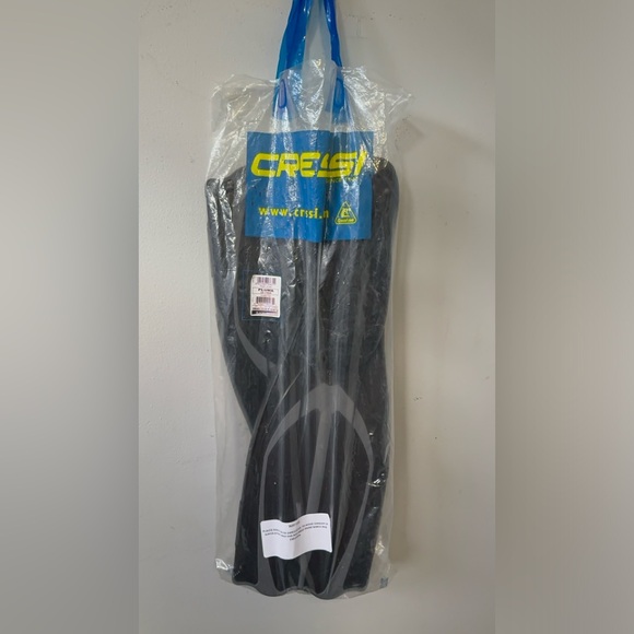 Cresi Snorkeling Set - Mask, Snorkel, and Flippers - Men’s 6.5 - Black/Silver - Picture 2 of 8